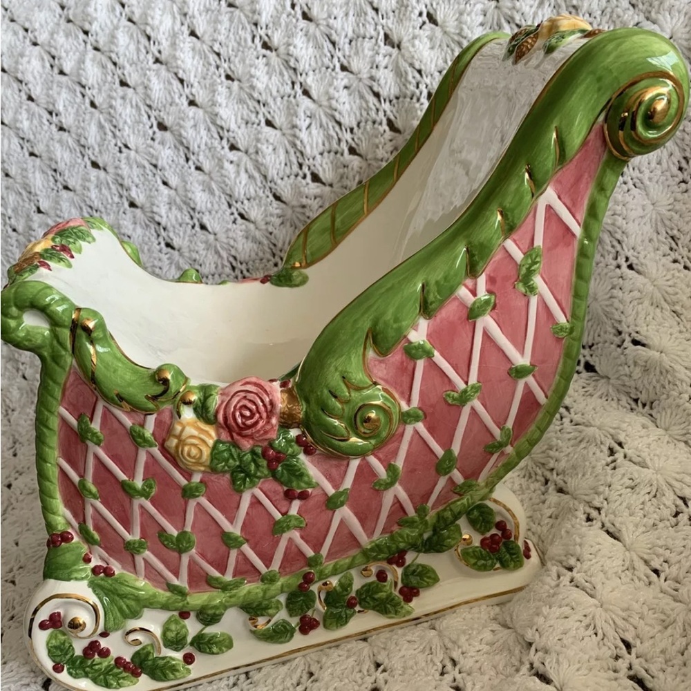 ROYAL ALBERT SEASONS OF COLOUR ~ OLD COUNTRY ROSES  CHRISTMAS SLEIGH CENTERPIECE